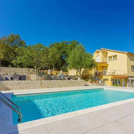 Διαμέρισμα Bezauberndes Mit Mediterranem Garten, Pool, Hochstuhl, Babybett, Bbq *