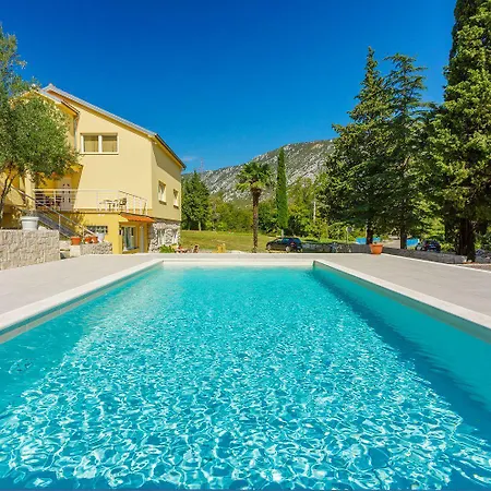 Διαμέρισμα Bezauberndes Mit Mediterranem Garten, Pool, Hochstuhl, Babybett, Bbq *