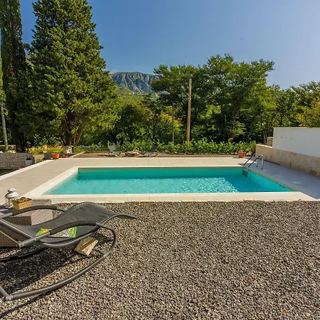 Διαμέρισμα Bezauberndes Mit Mediterranem Garten, Pool, Hochstuhl, Babybett, Bbq *
