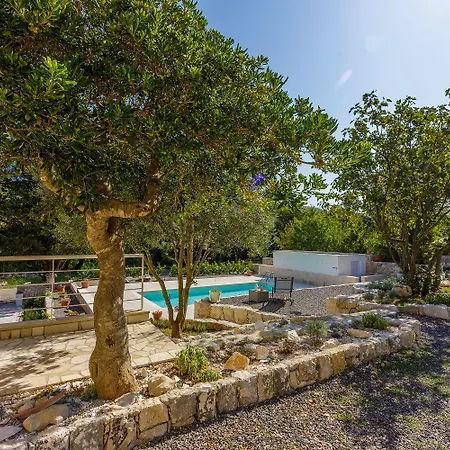 Διαμέρισμα Bezauberndes Mit Mediterranem Garten, Pool, Hochstuhl, Babybett, Bbq *