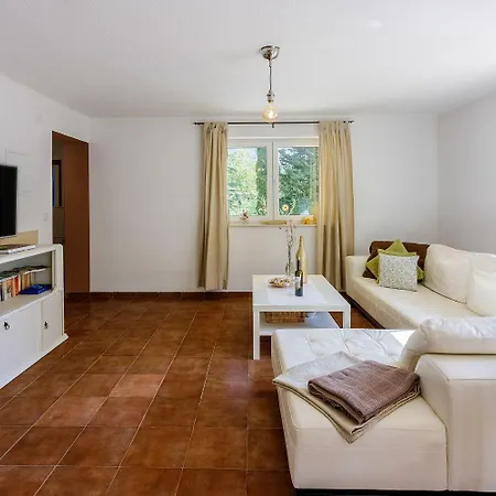 Διαμέρισμα Bezauberndes Mit Mediterranem Garten, Pool, Hochstuhl, Babybett, Bbq Tribalj (Primorsko-Goranska)