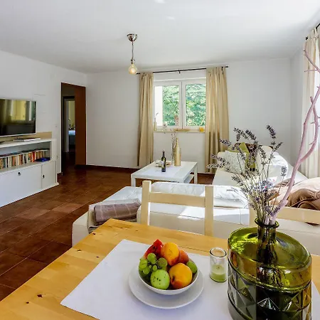 Διαμέρισμα Bezauberndes Mit Mediterranem Garten, Pool, Hochstuhl, Babybett, Bbq *