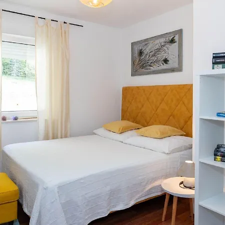Bezauberndes Mit Mediterranem Garten, Pool, Hochstuhl, Babybett, Bbq * Tribalj (Primorsko-Goranska)