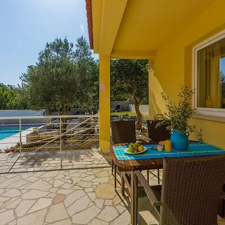 Bezauberndes Mit Mediterranem Garten, Pool, Hochstuhl, Babybett, Bbq Apartament Tribalj (Primorsko-Goranska)
