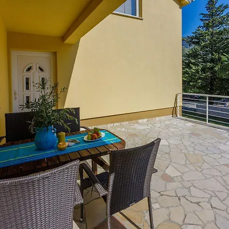 Bezauberndes Mit Mediterranem Garten, Pool, Hochstuhl, Babybett, Bbq