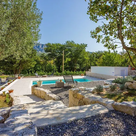 Bezauberndes Mit Mediterranem Garten, Pool, Hochstuhl, Babybett, Bbq *