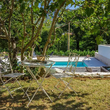 Apartament Bezauberndes Mit Mediterranem Garten, Pool, Hochstuhl, Babybett, Bbq Tribalj (Primorsko-Goranska)