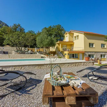 Bezauberndes Mit Mediterranem Garten, Pool, Hochstuhl, Babybett, Bbq * Tribalj (Primorsko-Goranska)