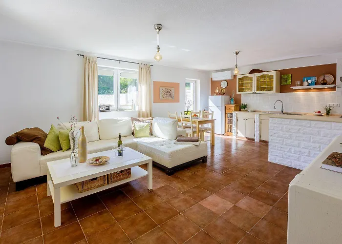 Bezauberndes Mit Mediterranem Garten, Pool, Hochstuhl, Babybett, Bbq * Tribalj (Primorsko-Goranska)