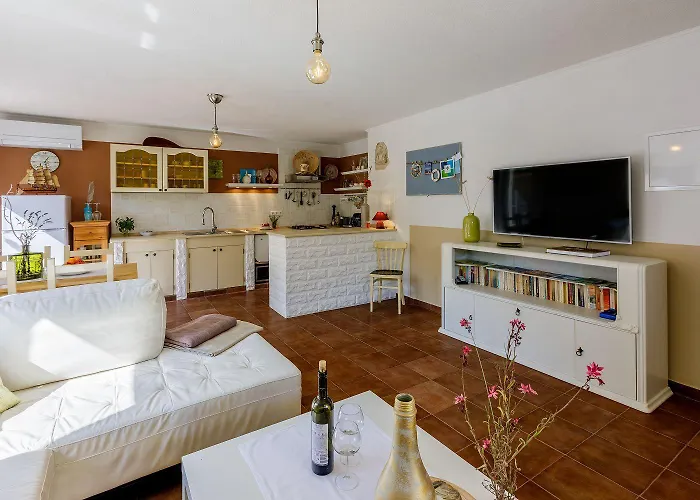 Bezauberndes Mit Mediterranem Garten, Pool, Hochstuhl, Babybett, Bbq Apartament Tribalj (Primorsko-Goranska)