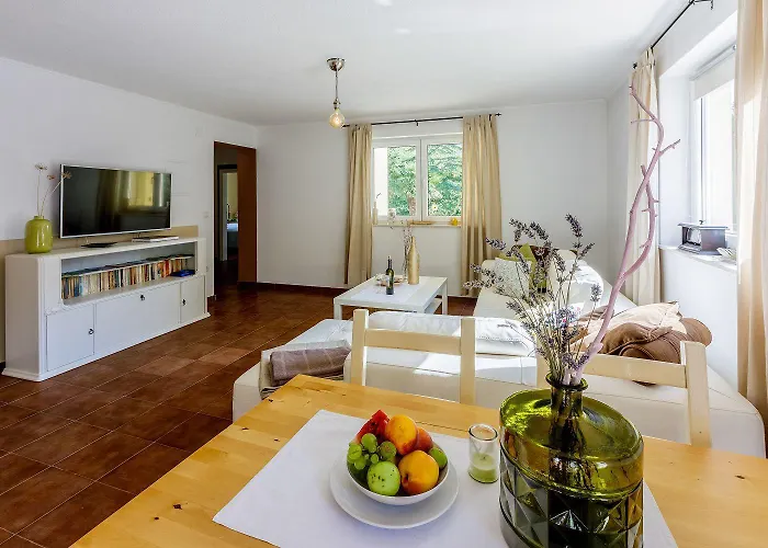 Apartament Bezauberndes Mit Mediterranem Garten, Pool, Hochstuhl, Babybett, Bbq *