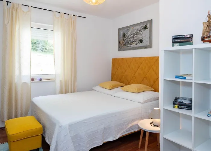 Bezauberndes Mit Mediterranem Garten, Pool, Hochstuhl, Babybett, Bbq * Tribalj (Primorsko-Goranska)
