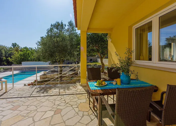 Bezauberndes Mit Mediterranem Garten, Pool, Hochstuhl, Babybett, Bbq Apartament Tribalj (Primorsko-Goranska)