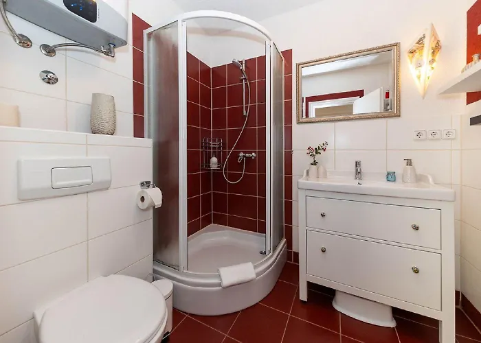 Apartament Bezauberndes Mit Mediterranem Garten, Pool, Hochstuhl, Babybett, Bbq *