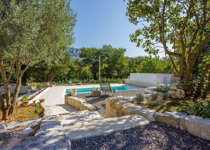 Bezauberndes Mit Mediterranem Garten, Pool, Hochstuhl, Babybett, Bbq *