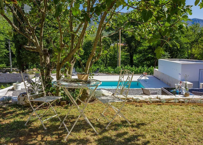 Apartament Bezauberndes Mit Mediterranem Garten, Pool, Hochstuhl, Babybett, Bbq Tribalj (Primorsko-Goranska)