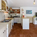 Bezauberndes Mit Mediterranem Garten, Pool, Hochstuhl, Babybett, Bbq