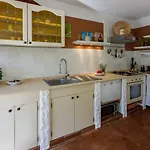 Bezauberndes Mit Mediterranem Garten, Pool, Hochstuhl, Babybett, Bbq *