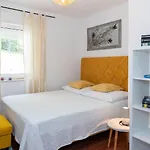 Bezauberndes Mit Mediterranem Garten, Pool, Hochstuhl, Babybett, Bbq * Tribalj (Primorsko-Goranska)