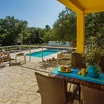 Apartament Bezauberndes Mit Mediterranem Garten, Pool, Hochstuhl, Babybett, Bbq Tribalj (Primorsko-Goranska)