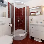 Apartament Bezauberndes Mit Mediterranem Garten, Pool, Hochstuhl, Babybett, Bbq *