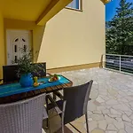 Bezauberndes Mit Mediterranem Garten, Pool, Hochstuhl, Babybett, Bbq