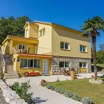 Bezauberndes Mit Mediterranem Garten, Pool, Hochstuhl, Babybett, Bbq *