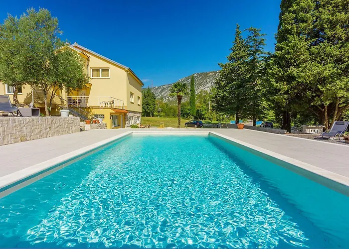 Apartment Bezauberndes Mit Mediterranem Garten, Pool, Hochstuhl, Babybett, Bbq *