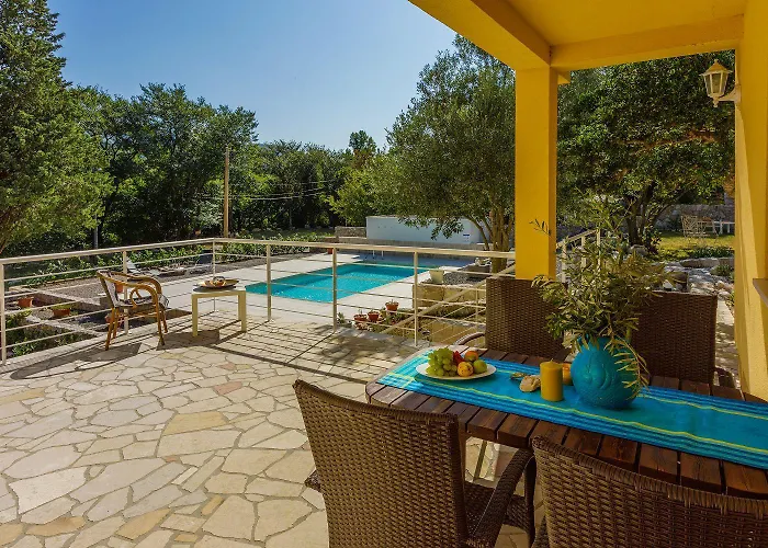 Apartment Bezauberndes Mit Mediterranem Garten, Pool, Hochstuhl, Babybett, Bbq Tribalj (Primorsko-Goranska)