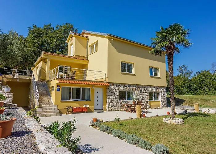Bezauberndes Mit Mediterranem Garten, Pool, Hochstuhl, Babybett, Bbq *